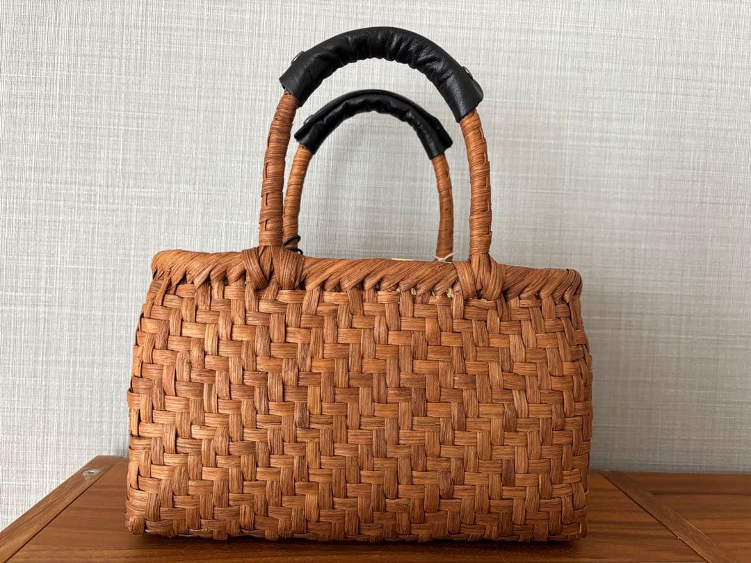 新品未使用　山葡萄かごバッグ　巾着袋付き