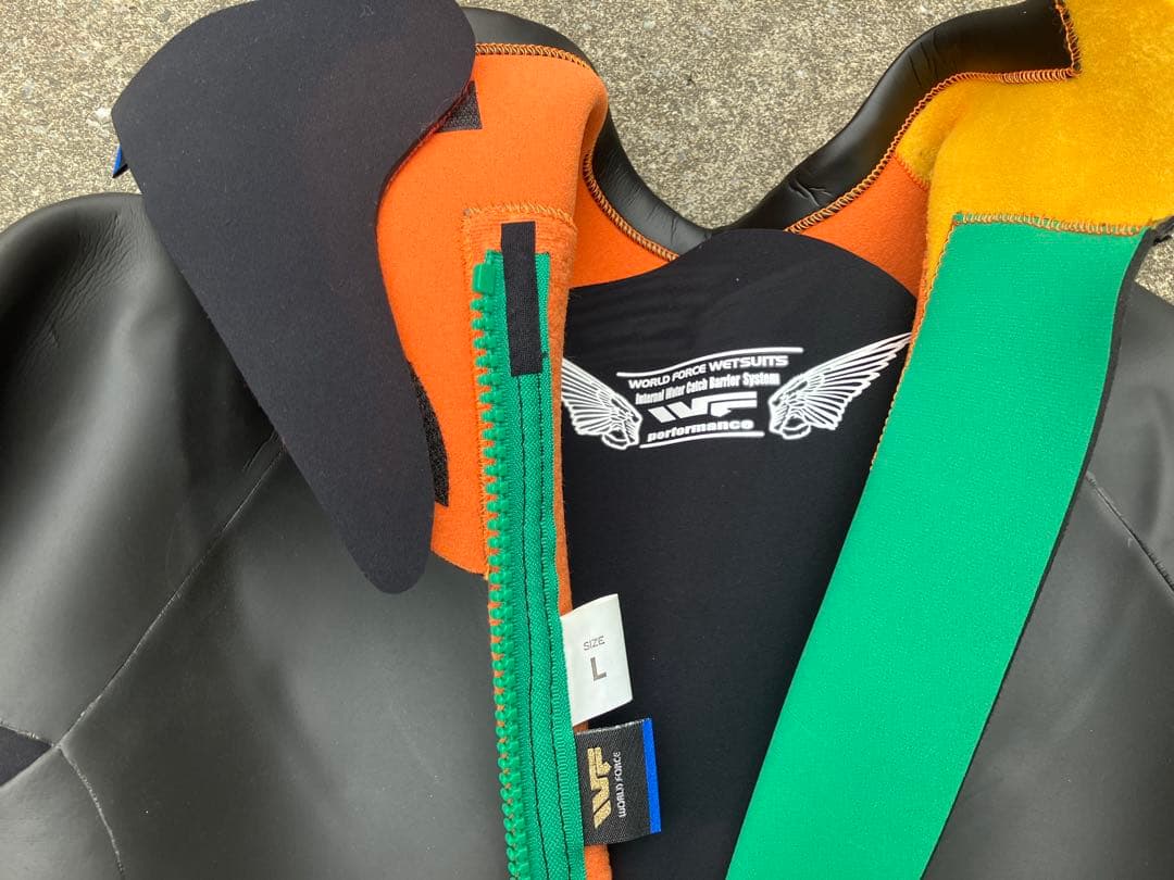 サーフィンウエットスーツ