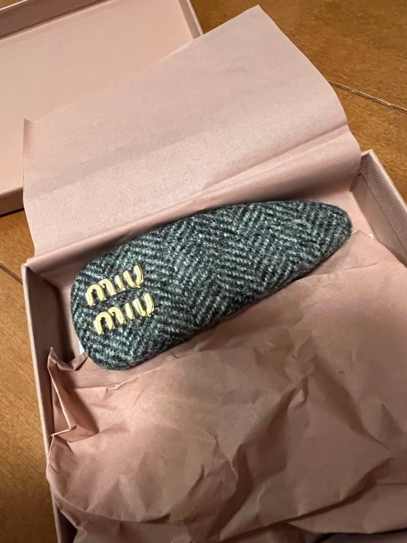 正規品　miu miu ヘアピン CHEVRON グレー
