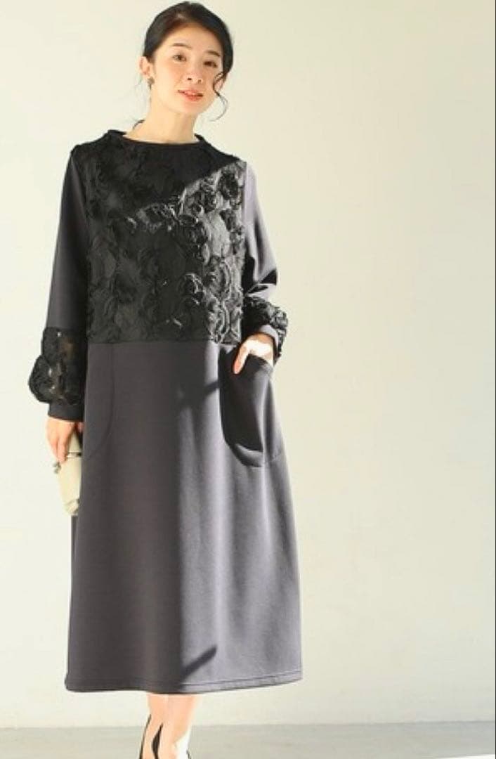 素敵な黒花レリーフのコクーンシルエット ミディアムワンピース♡