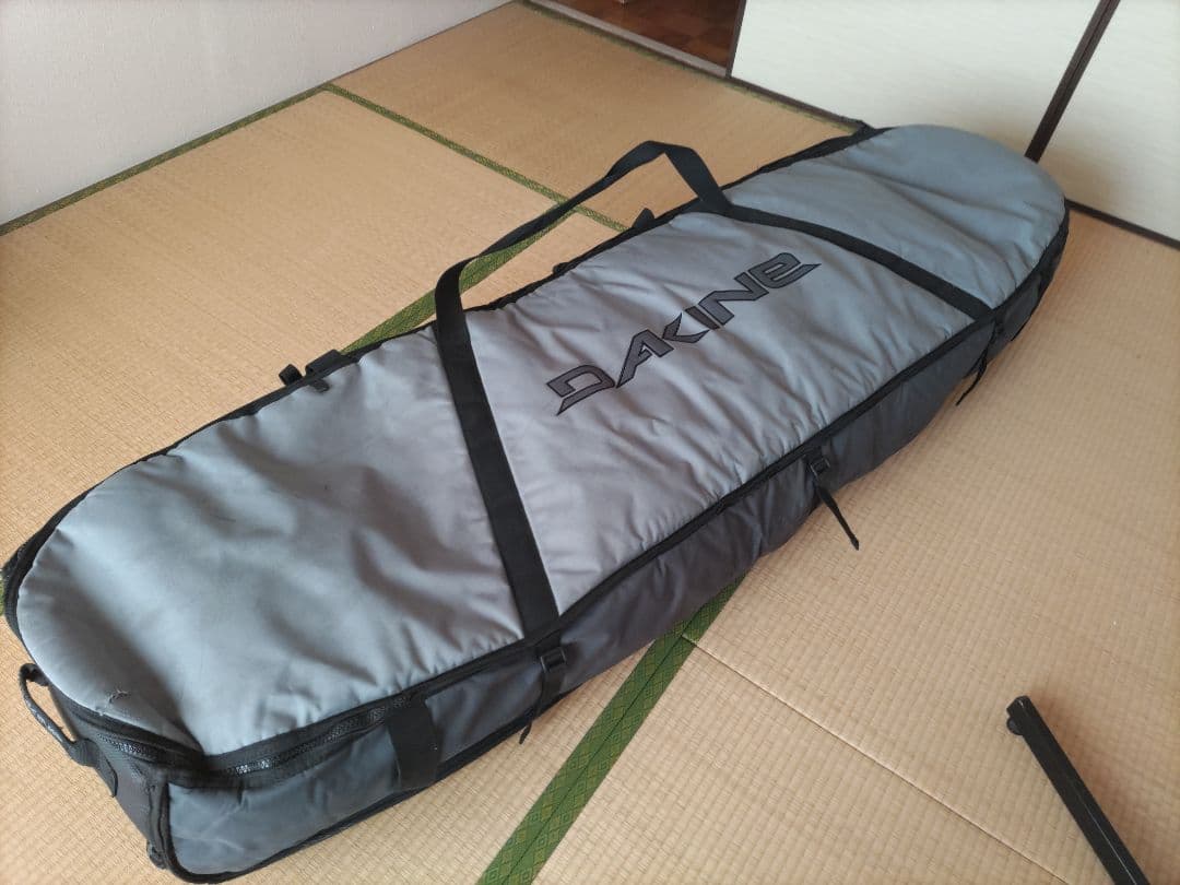 DAKINE 3〜4本用ウィール付サーフボードケース6'8 中古品