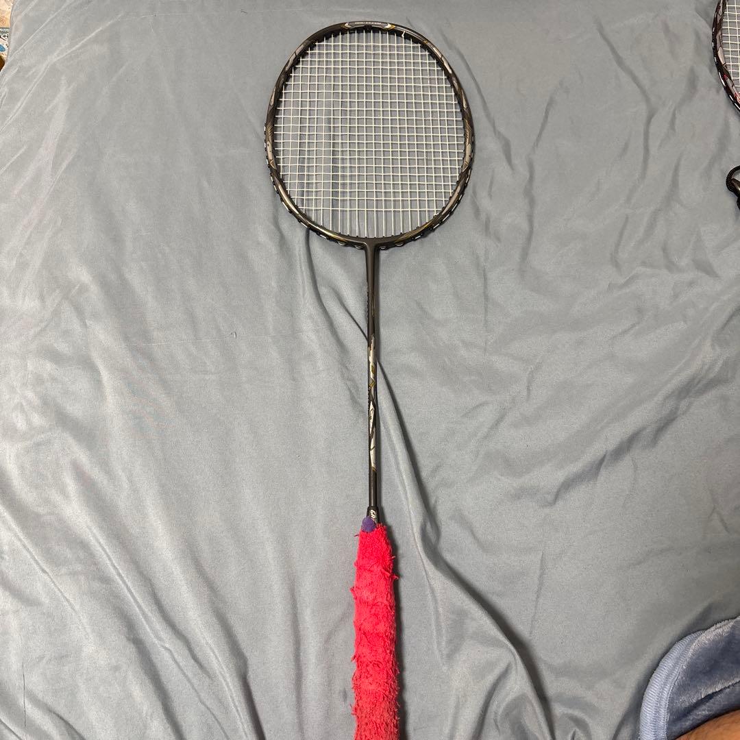 バドミントンラケット グラビタス8.0