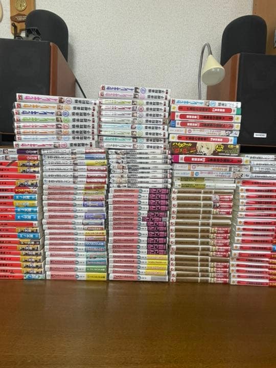 ライトノベルとマンガのまとめ売り