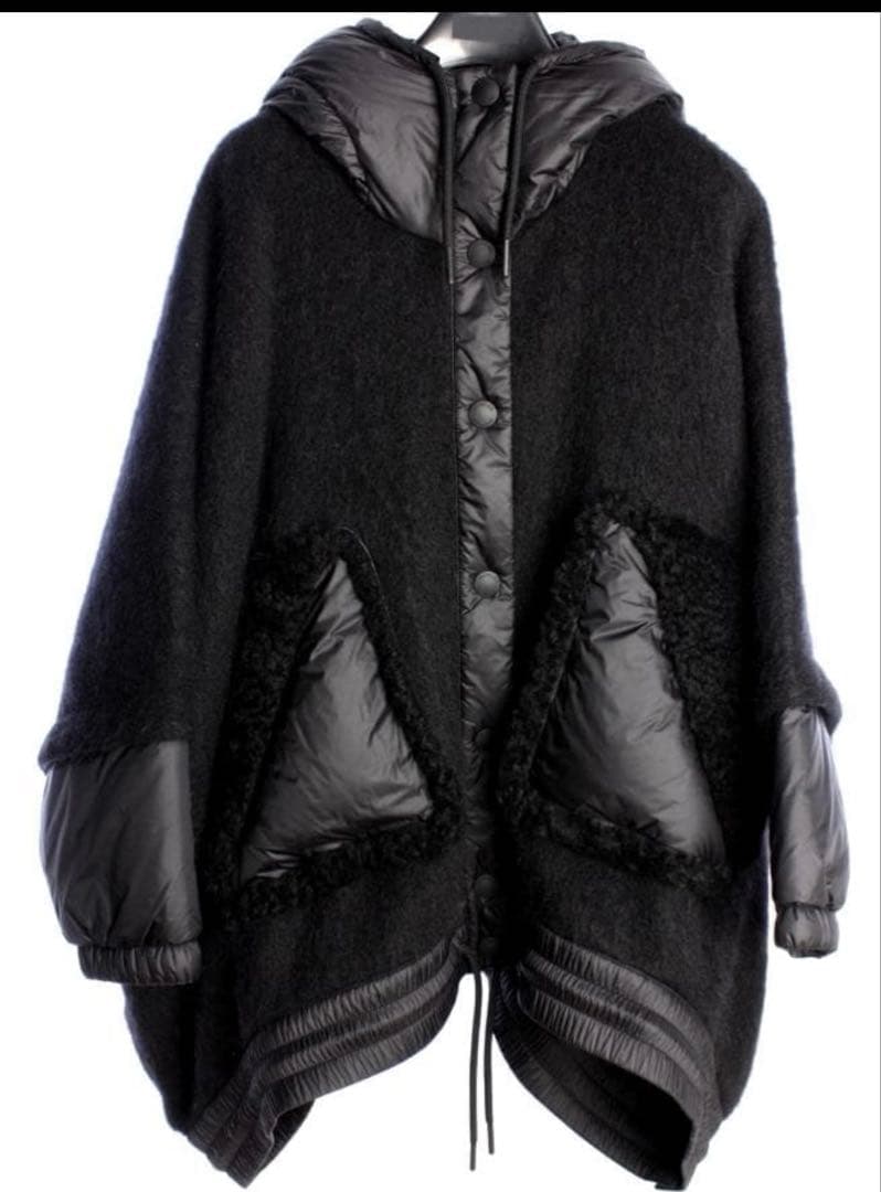 MONCLERポンチョ　コート