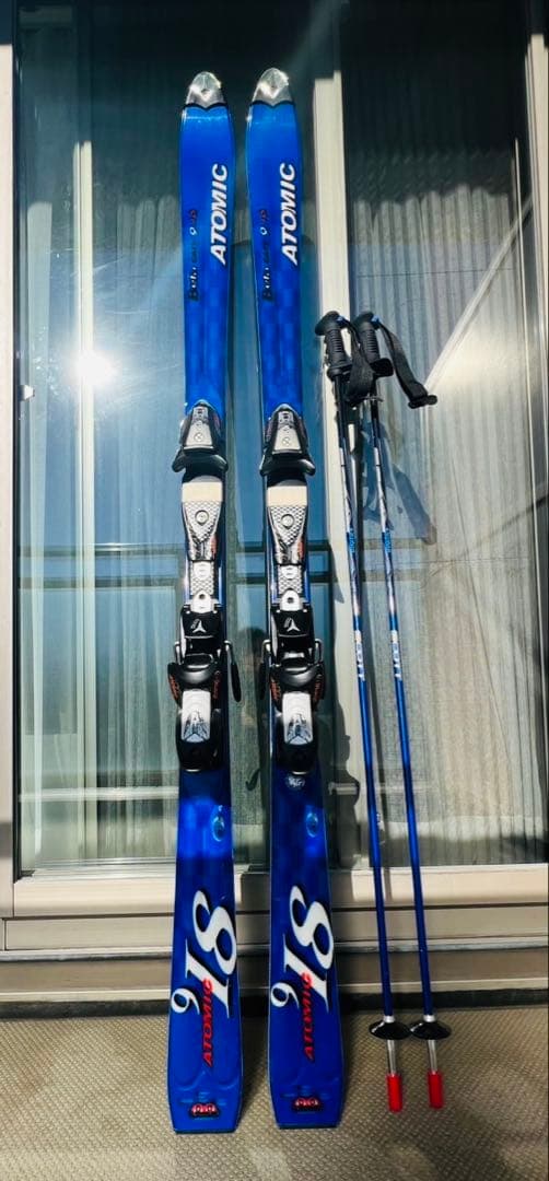 ATOMIC 9.8 スキーセット 青、ストック。値下げ❗️12/31まで出品❗️