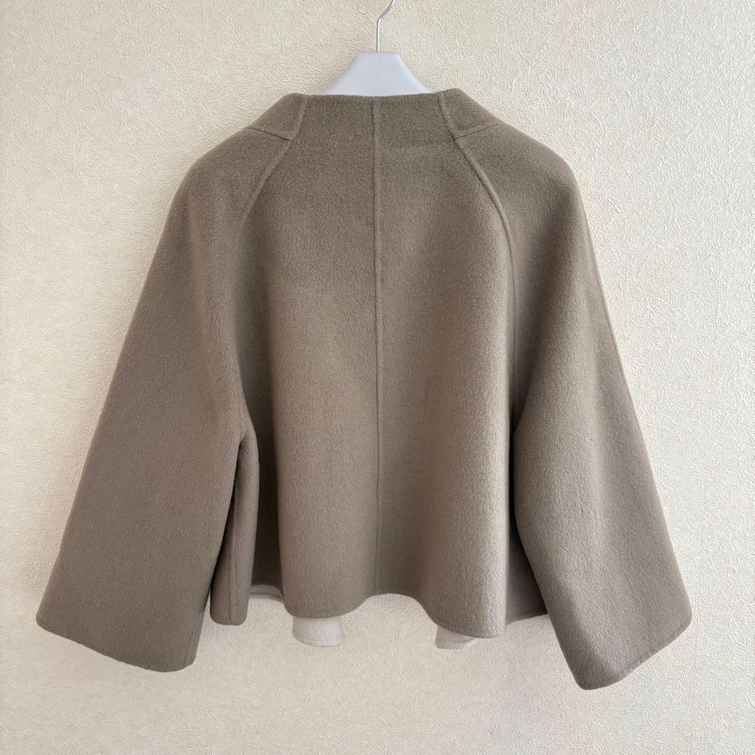 アドーア　カシミヤ　ウール　ノーカラー　ショート　コート