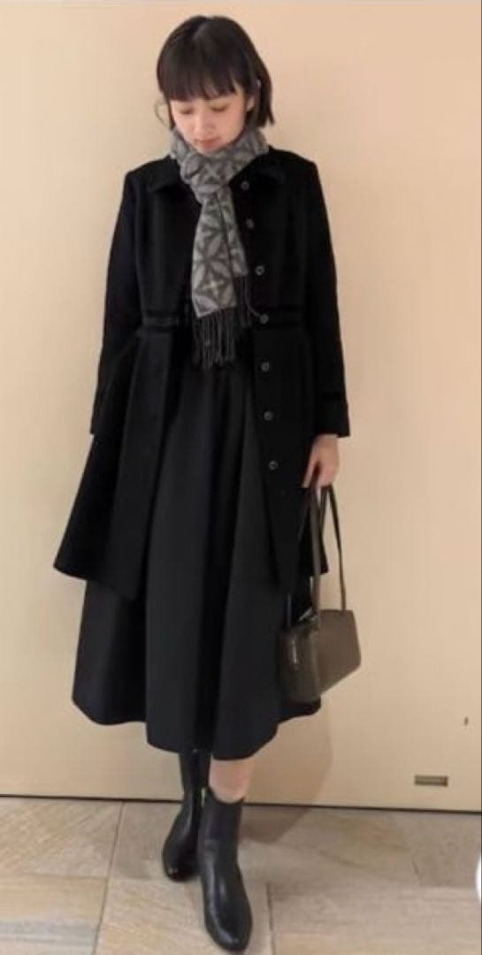 未使用■オーバーラップサークル モノトーンカシミヤ100%マフラー