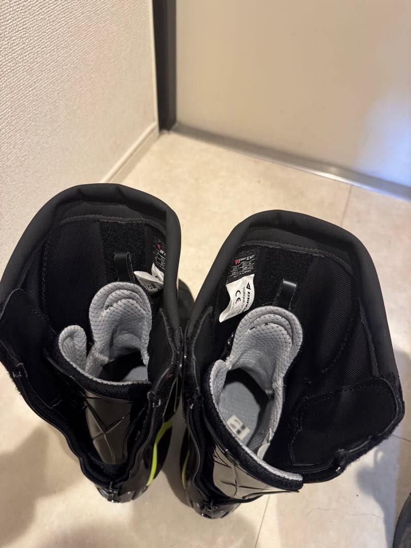 ダイネーゼ　シューズ