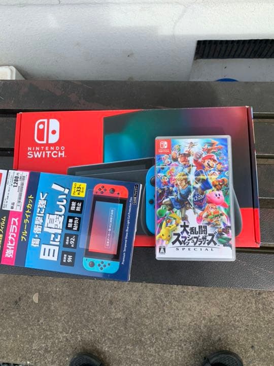 お得任天堂Switchとスマブラ強化ガラス！