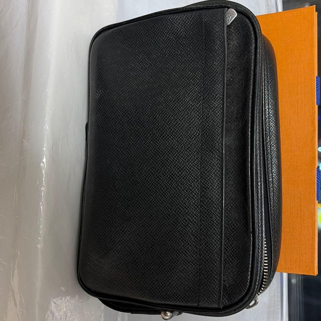 ルイヴィトン　タイガ　セカンドバック