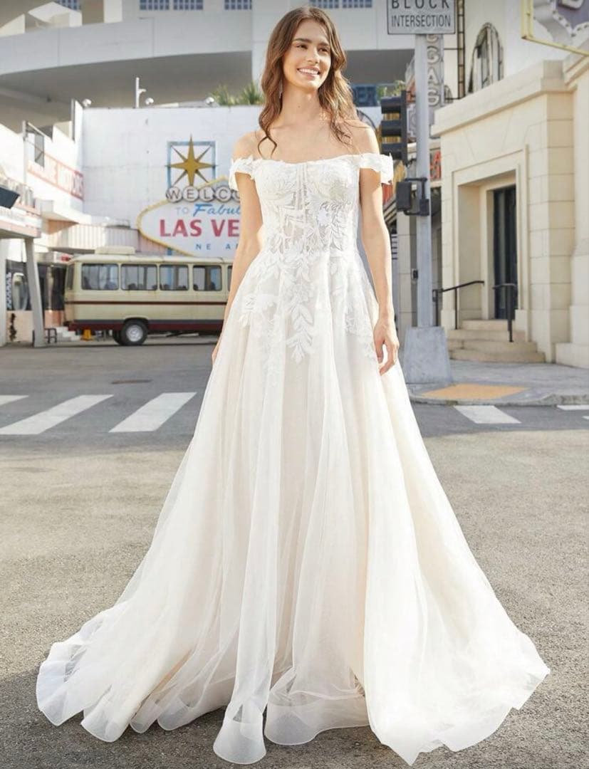 オフショルダー花柄刺繍ウェディングドレス