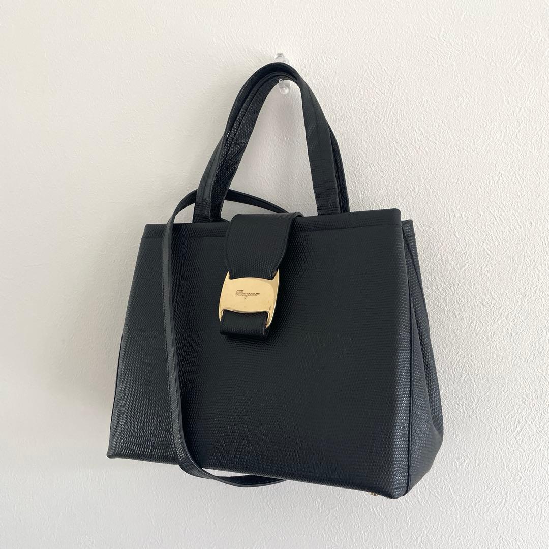 極美品✨サルヴァトーレフェラガモ　ヴァラリボン　2WAY ハンドショルダー　くろ