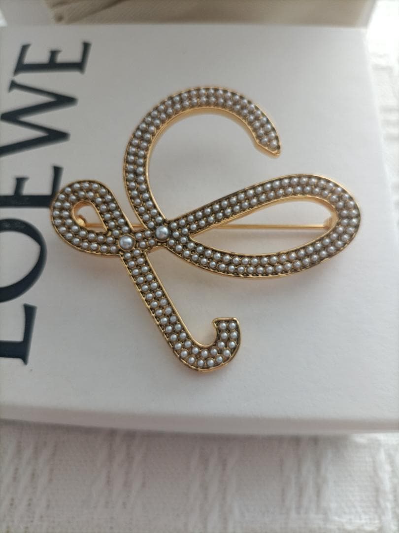 即発送✧ロエベ ブローチ パール✧loewe レディースアクセサリー  美品