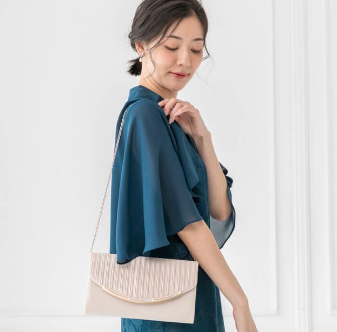 【美品】東京ソワール　プリーツデザインのパーティーバッグ