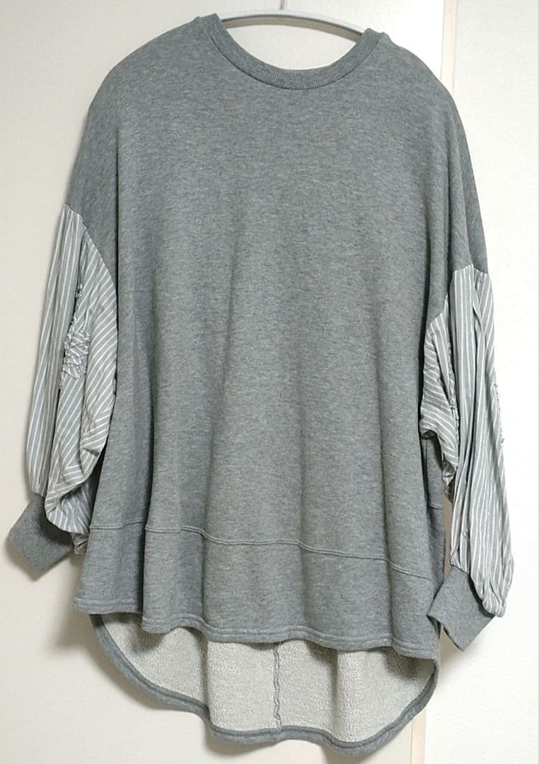 ビアズリー 袖パフトレーナー グレー 花柄