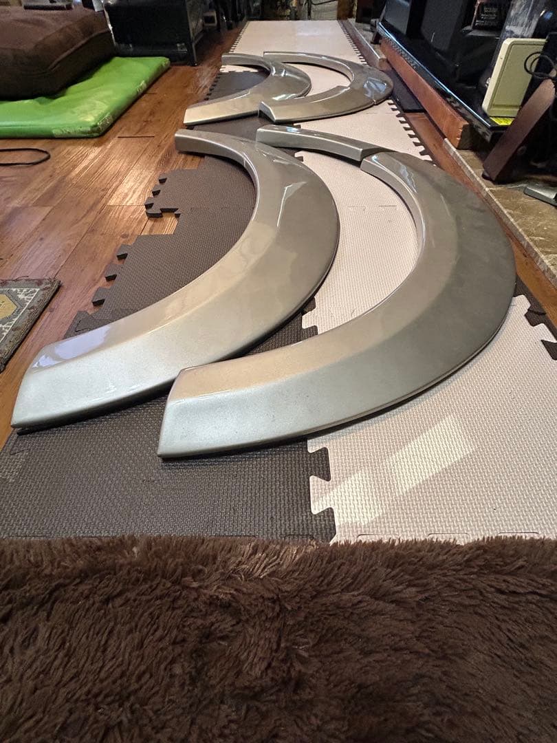 ハイエース200系25ミリワイドダウンルックオーバーフェンダー