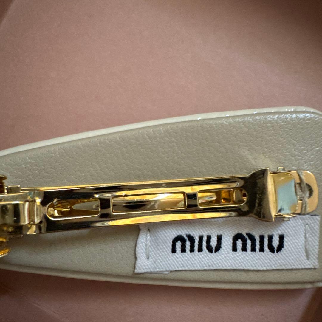 miu miu パテントレザー バレッタ アイボリー ヘアクリップ 正規品 美品