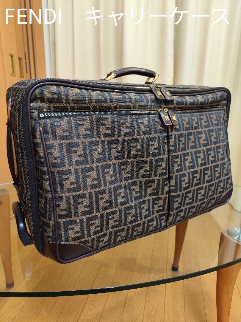 値下げ超貴重品FENDI　ズッカ柄の2輪大型 キャリーケース イタリア直営店購入