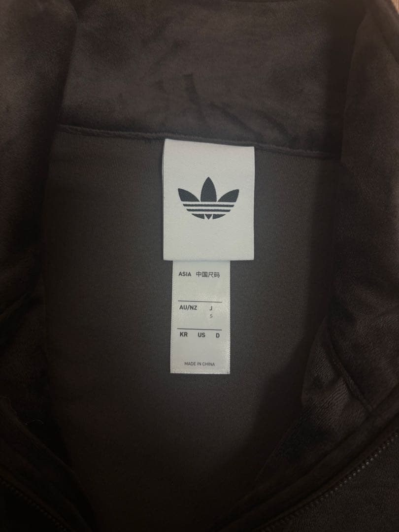 アディダス　ベロアトラックジャケット