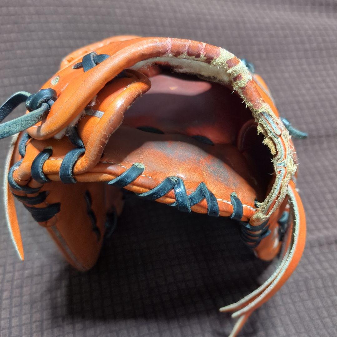 はとむねです。ラベル無　Wilsonスタッフ　硬式内野手　右投げ