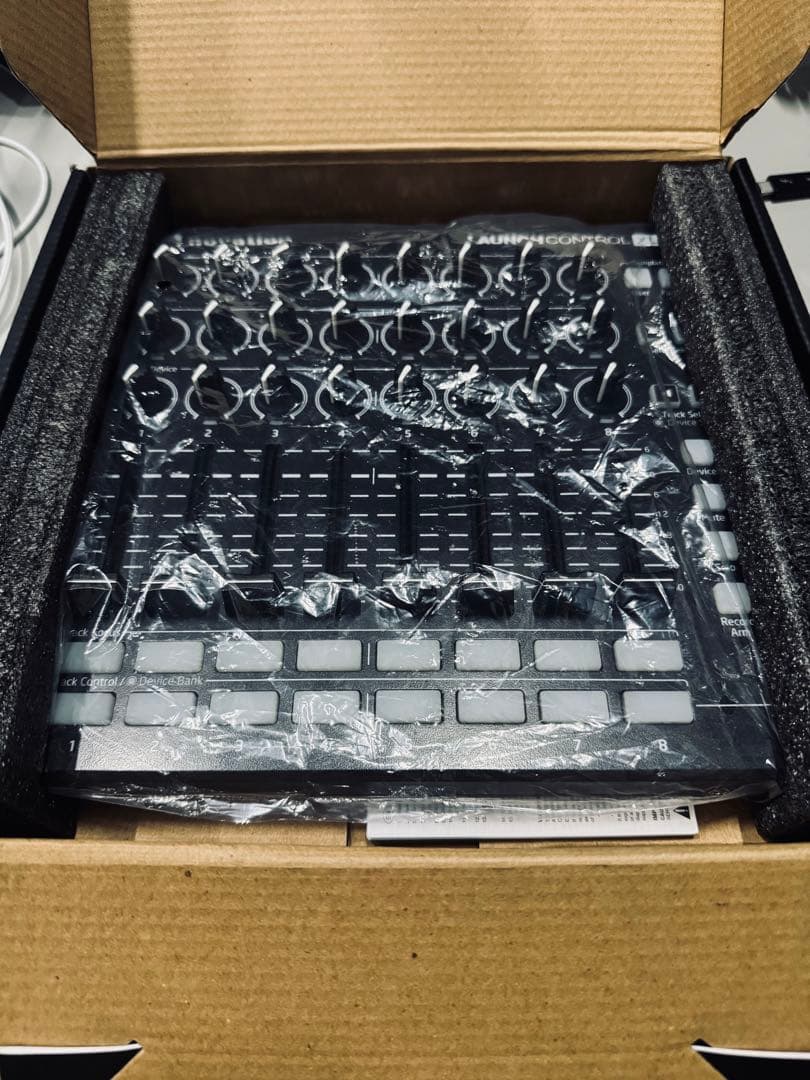 NOVATION MIDIコントローラーLaunchControl XL MK2