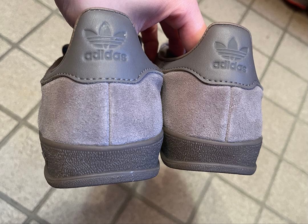 靴 GAZELLE INDOOR JS