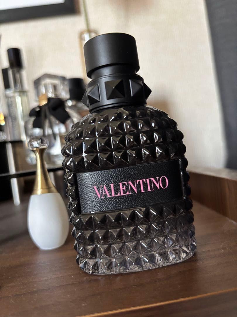 値引き中！VALENTINO ウオモ ボーン イン ローマ オードトワレ