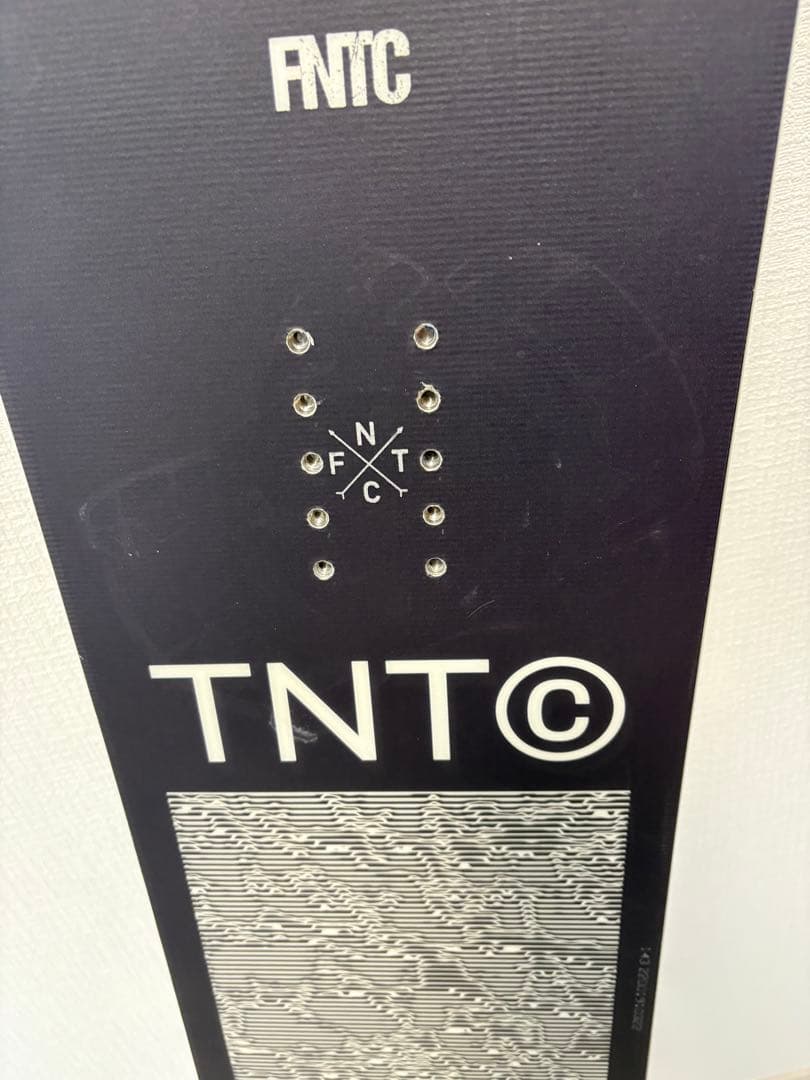 TNTC 143 スノーボード FLUXバインディングS、ケース付