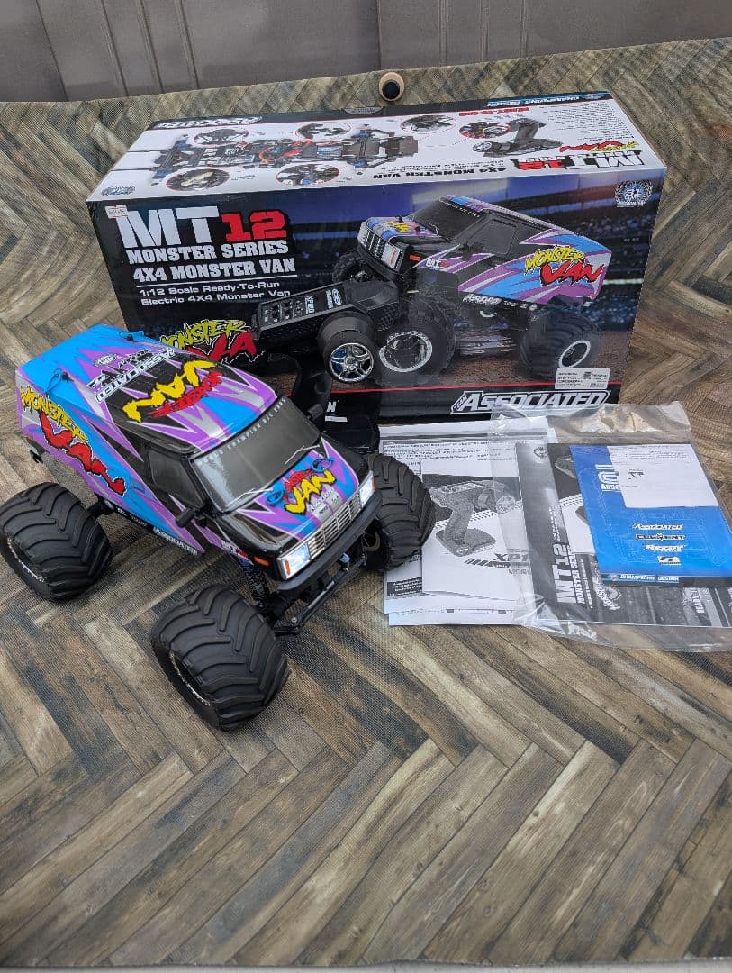 Associated MT12 4x4 Monster Van　RTR ラジコン