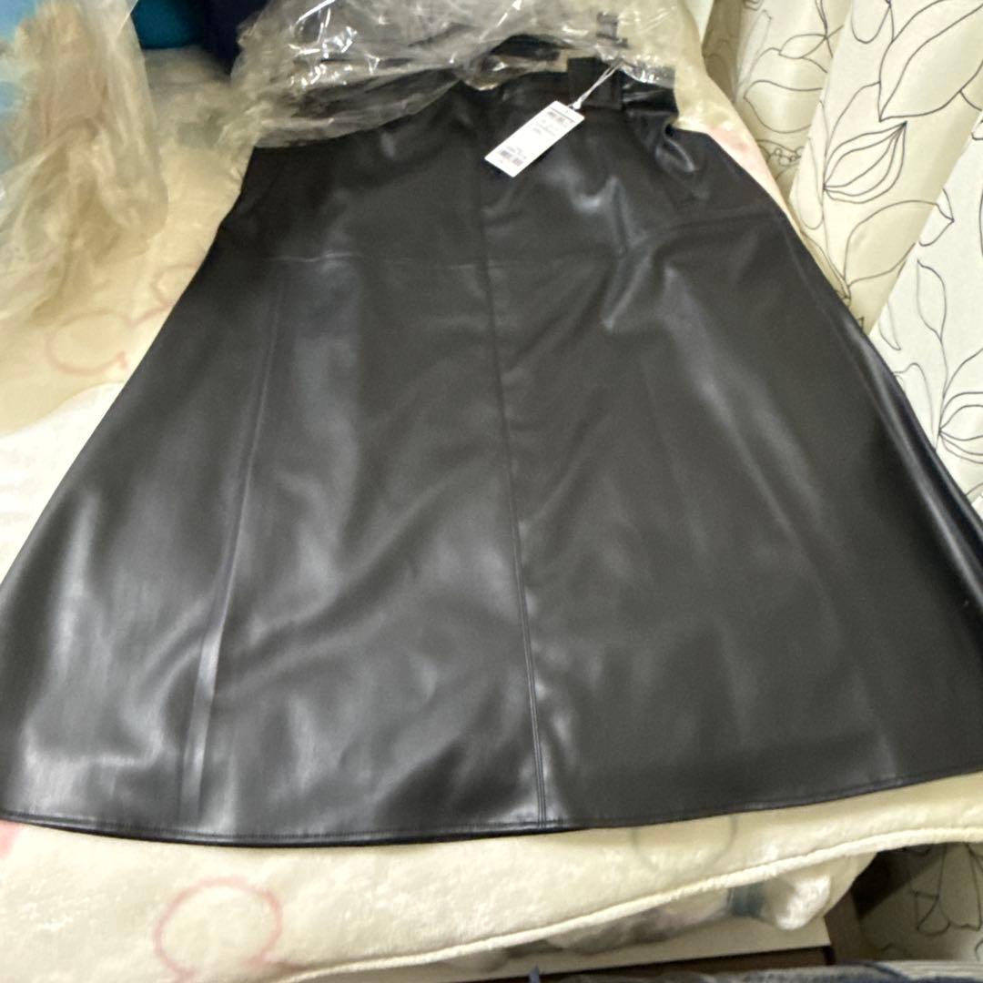 フェイクレザースカート