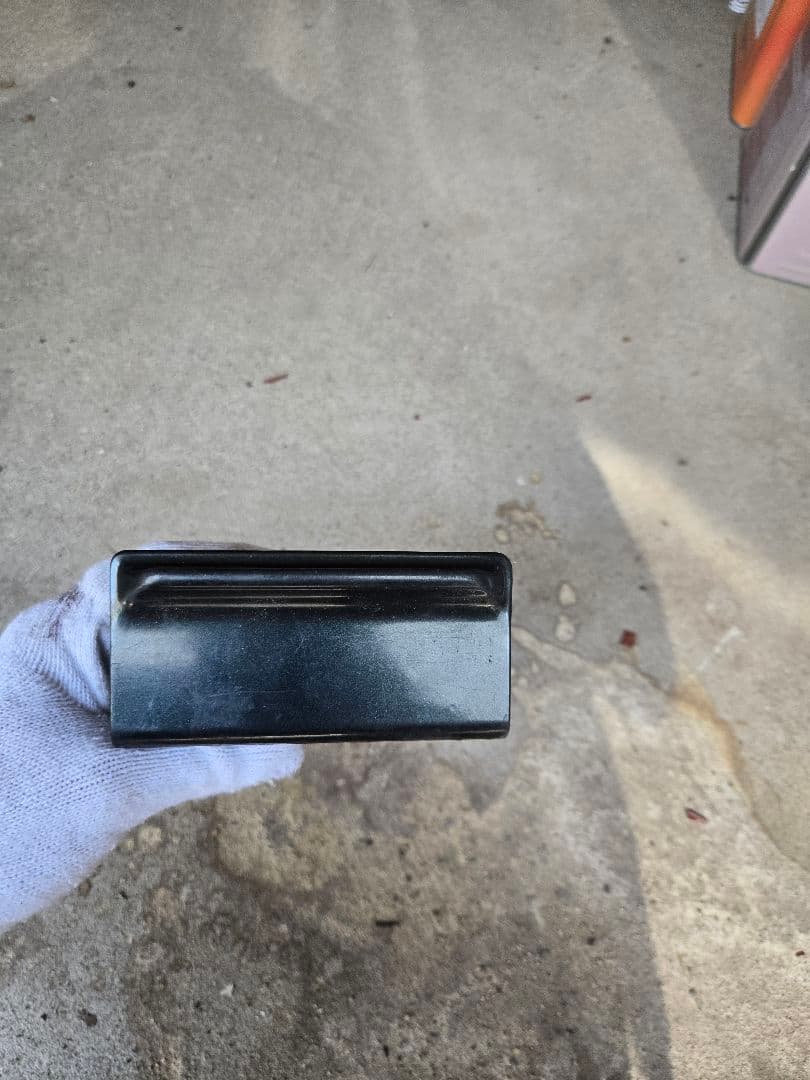 HCR32　黒のプラスチック灰皿