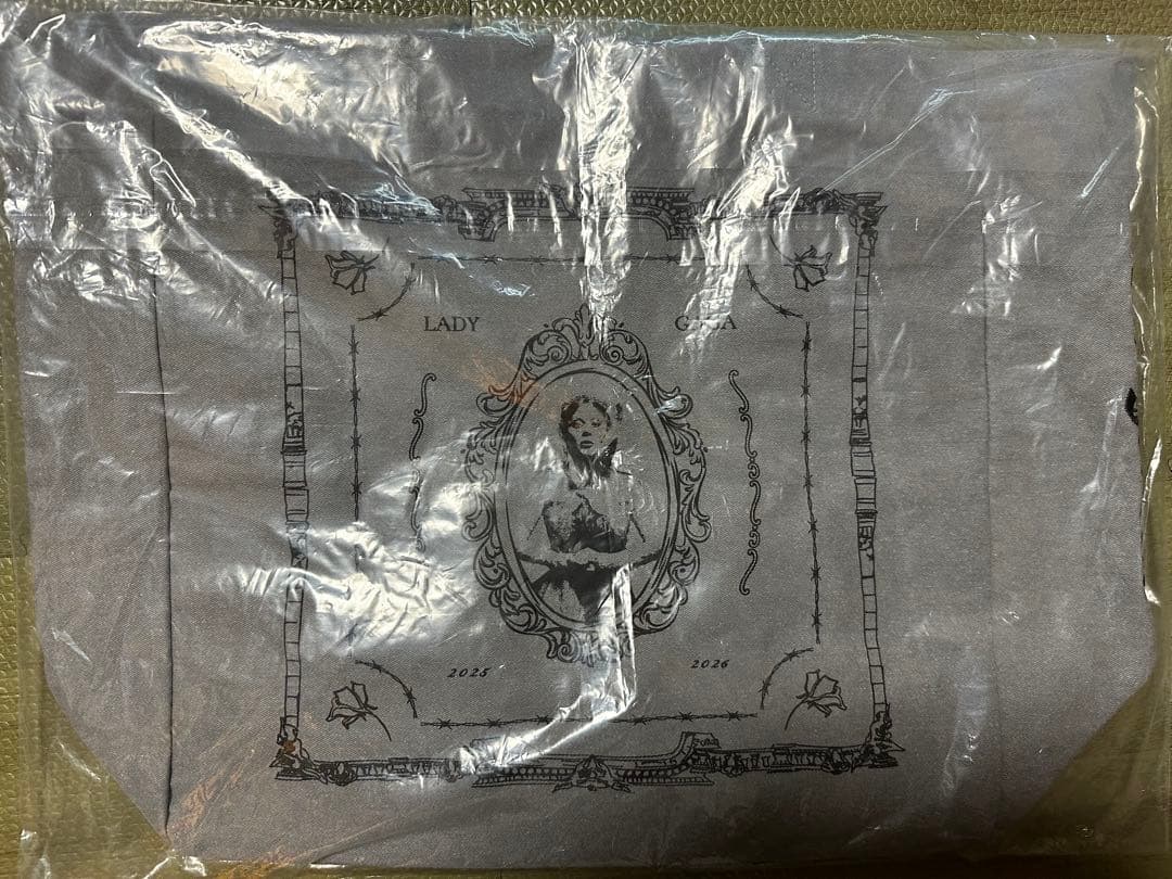 新品☆レディーガガ トートバッグTHE MAYHEM BALL