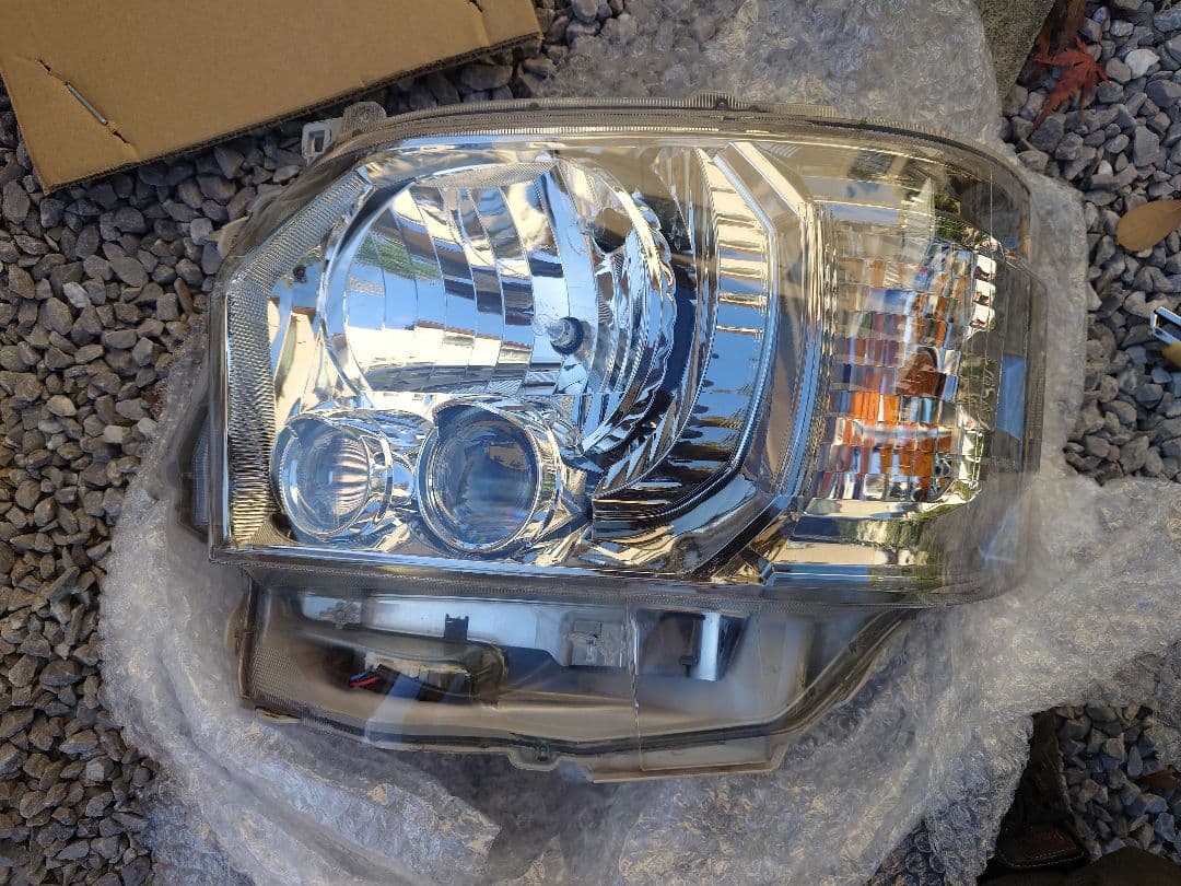 トヨタ純正　ハイエース　TRH200　後期　LEDヘッドライト　左側
