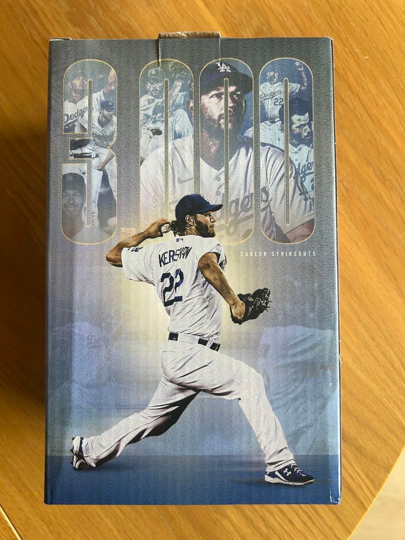 Clayton Kershaw 2000奪三振記念フィギュア②