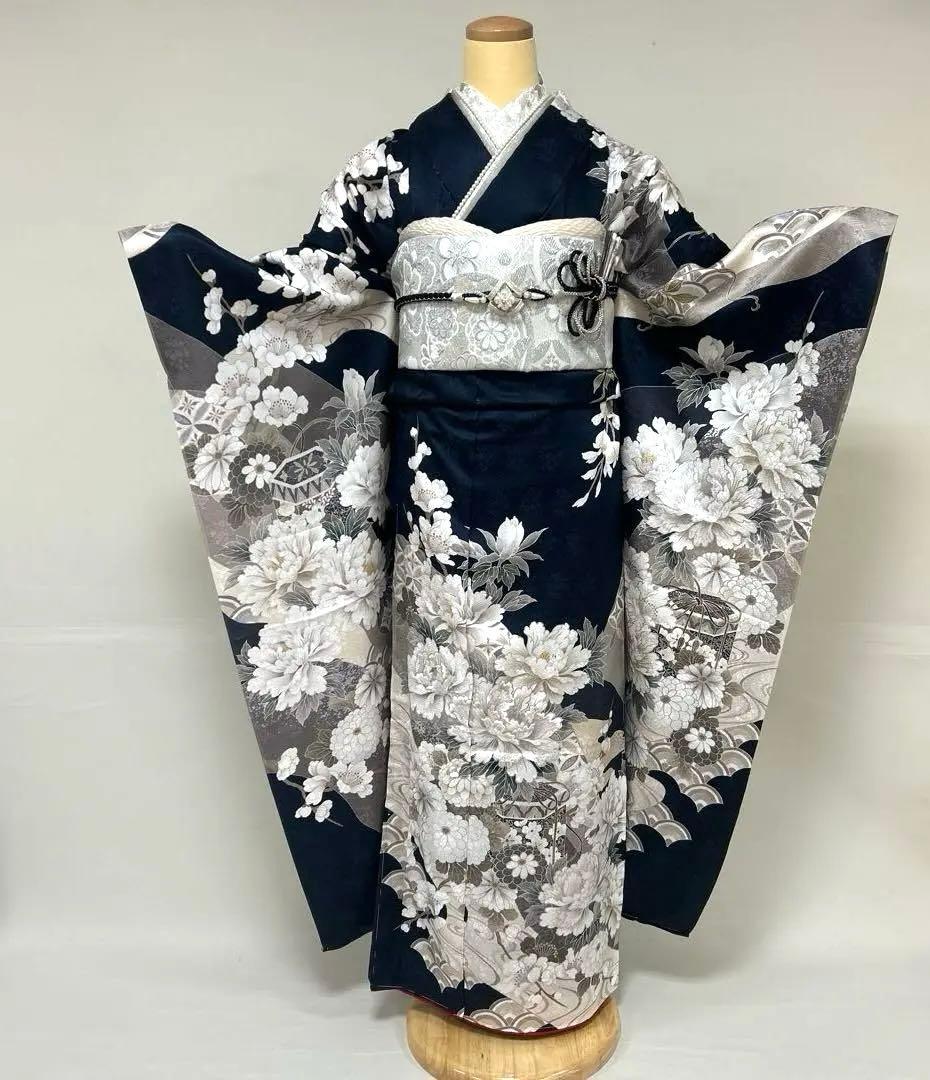 紺地のシックな牡丹と菊に貝桶の振袖フルセット