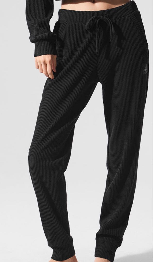 ALO アロー　パンツ　ヨガ　黒　ブラック　muse sweatpant ヨガ