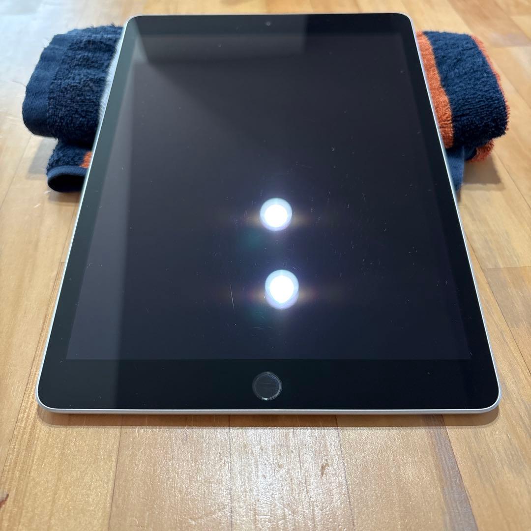 Apple iPad シルバー 本体　第9世代