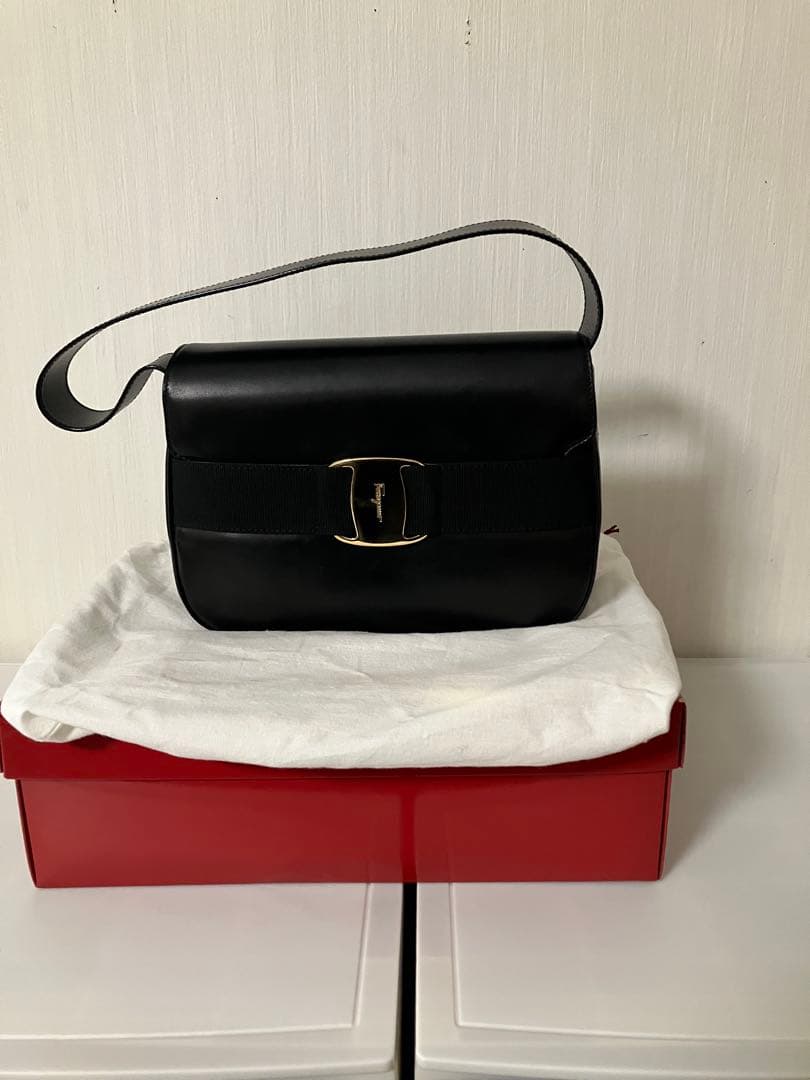新品未使用　フェラガモ　ショルダーバッグ　AQ-217203