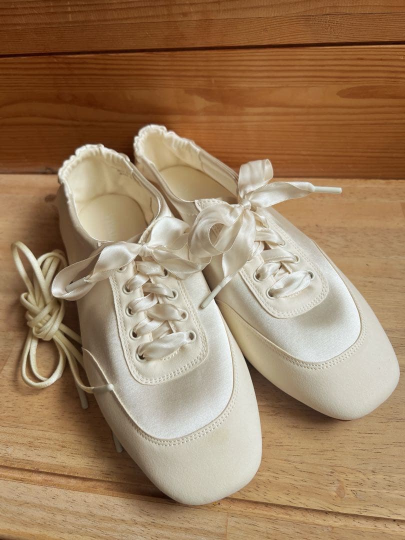 VIVAIA [Cristina] レースアップ サテン スニーカー　36.5