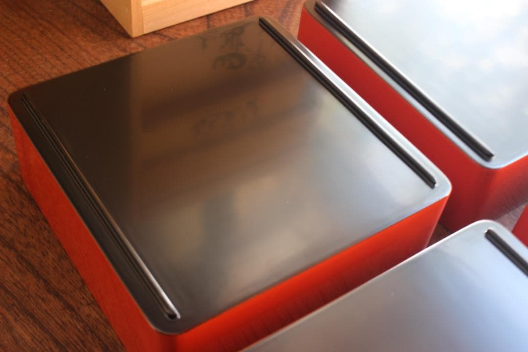 デッドストック！極上朱漆の美しい小ぶり四段重箱（検輪島塗懐石道具お重菓子重