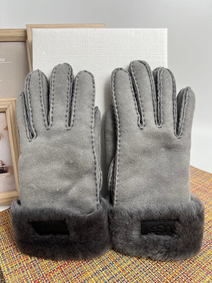 ✨極美品✨UGGアグ　カフ　グローブ　シープスキン　ファー　手袋