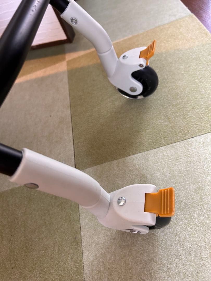 乗れる キャリーケース スーツケース 40L ホワイト（タイヤストッパー付き）