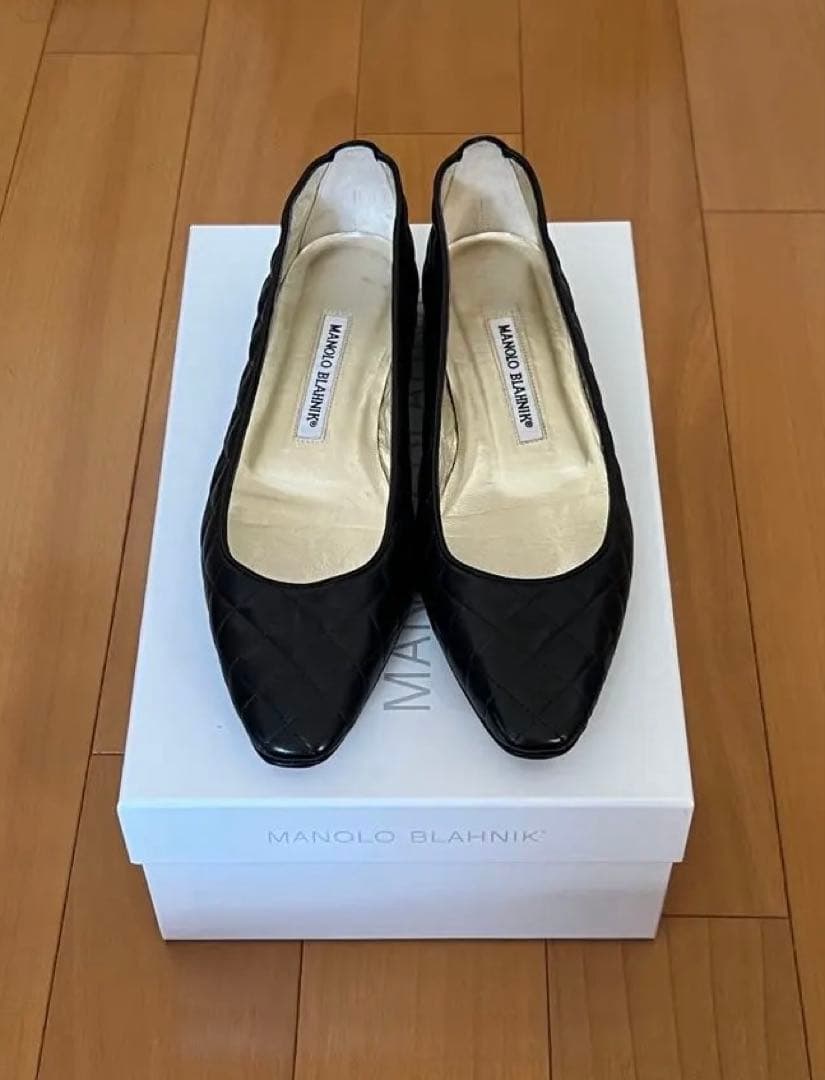 MANOLO BLAHNIK ブラックフラットシューズ