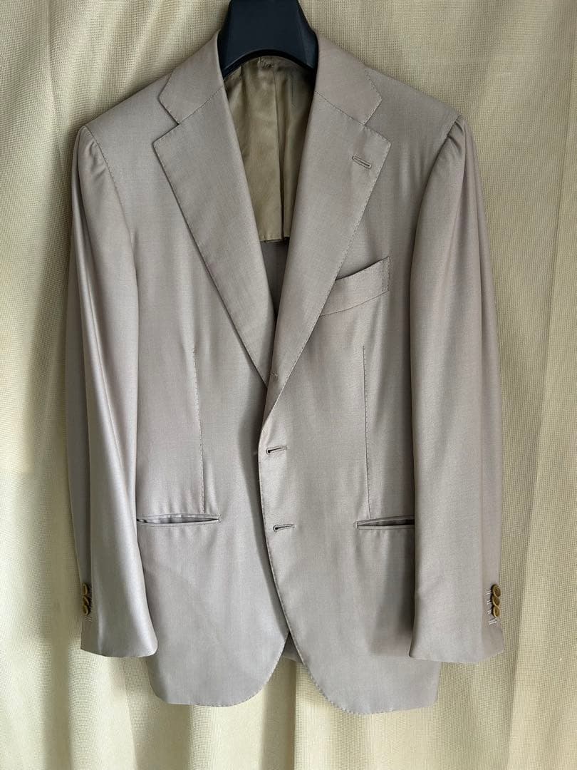 超美品チェザーレアットリーニ　スーツ　サイズ46 ベージュイタリア製　伊勢丹購入