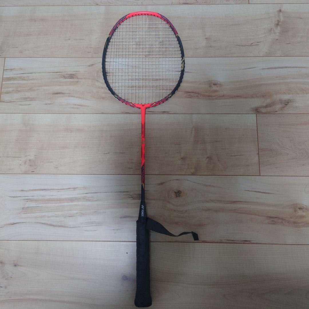 VOLTRIC 7 バドミントンラケット オレンジ