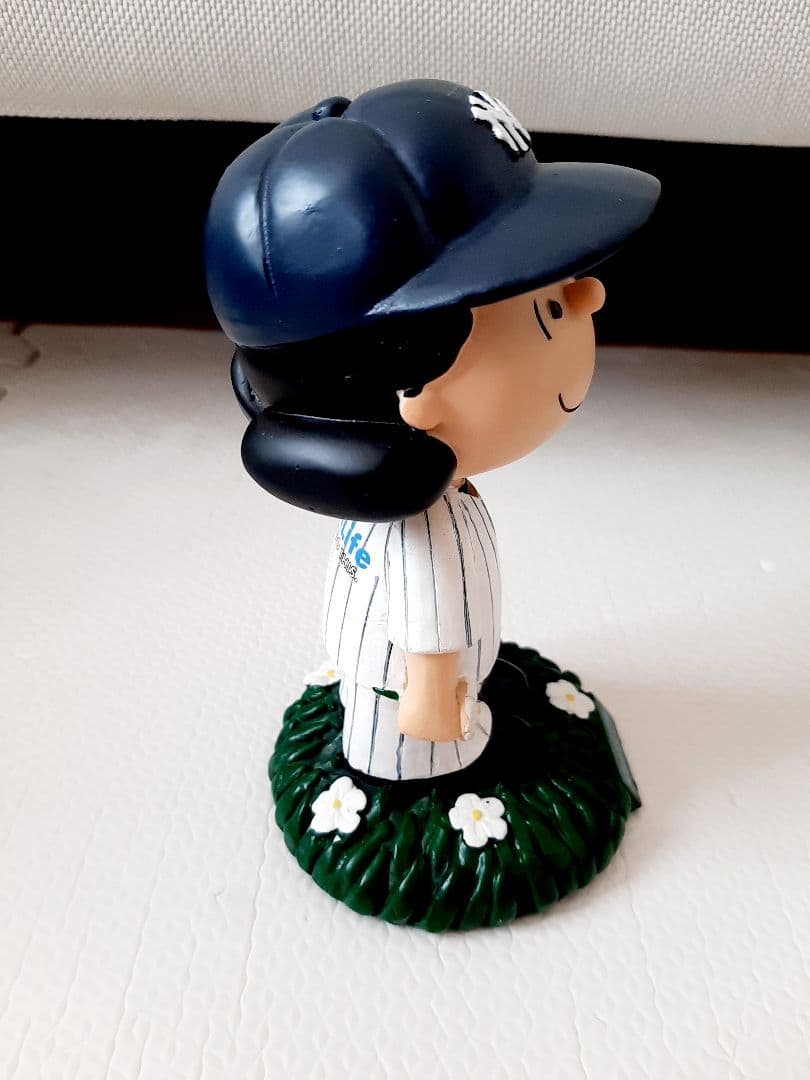 ルーシー　ボブルヘッド　ヤンキース　フィギュア　シュローダー