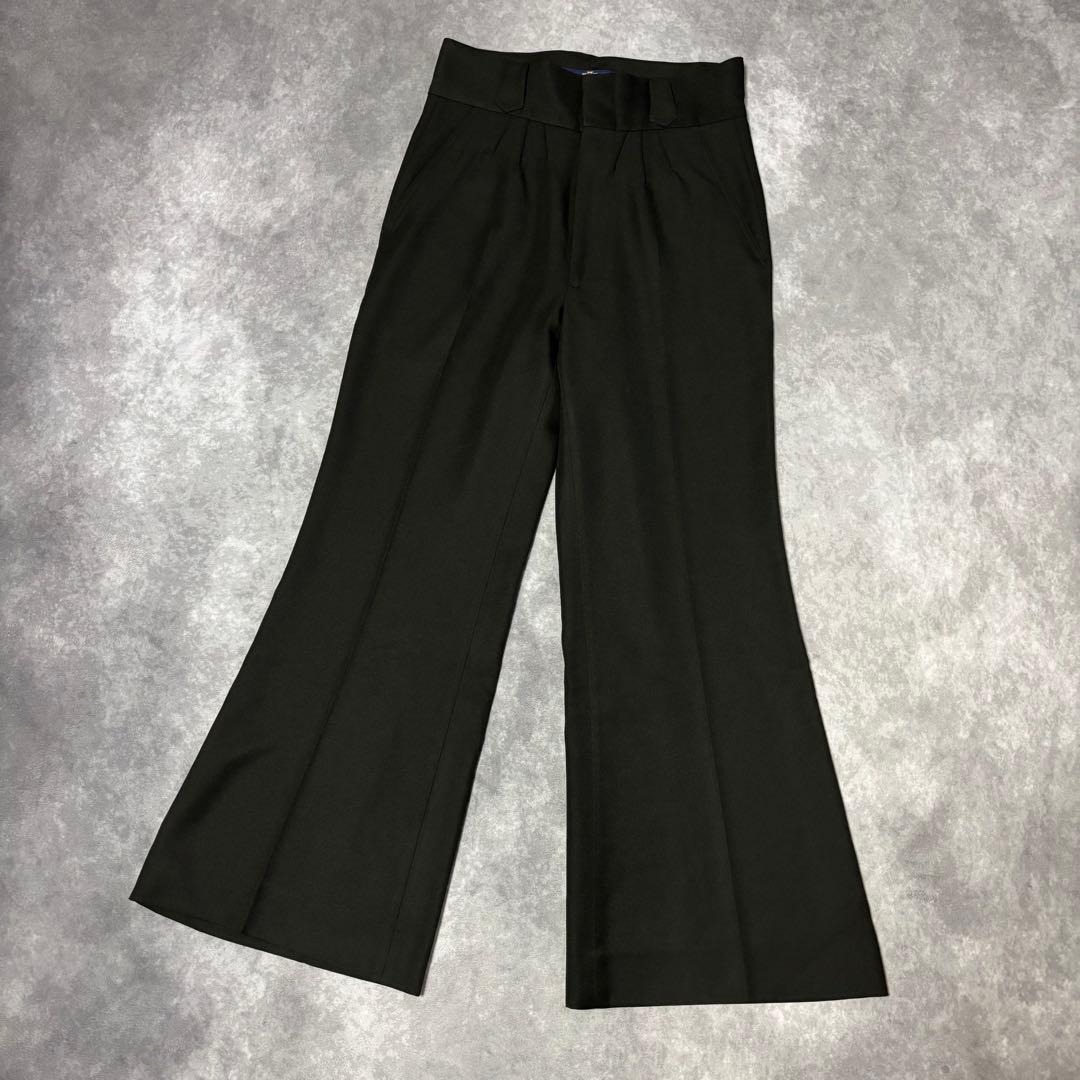 美品　shikitari PINTUCK MEGA FLARE SLACKS