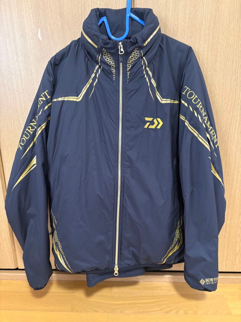 DAIWA TOURNAMENT フィッシングジャケット ブラック/ゴールド
