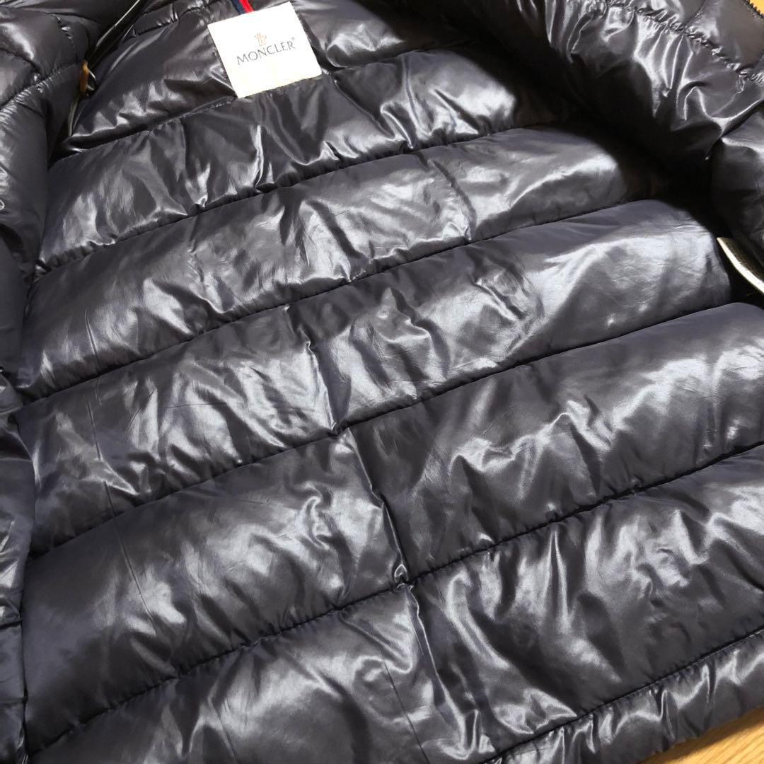 MONCLER モンクレール ダウンベスト パッチ刺繍ロゴ付き