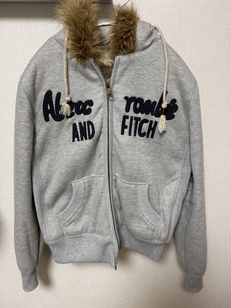 Abercrombie & Fitch ファー付きグレー パーカー L